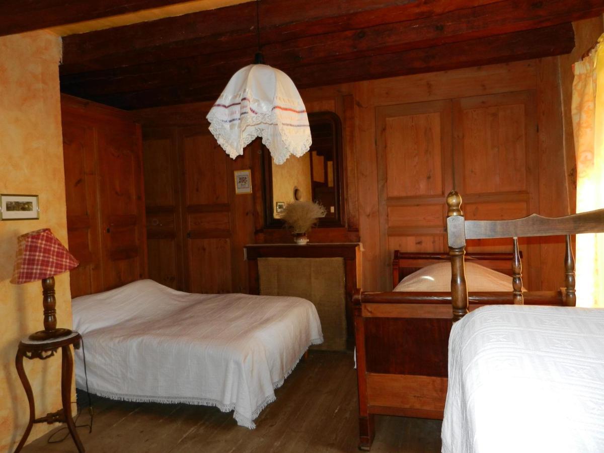 Auberge Paysanne Loubaresse  エクステリア 写真